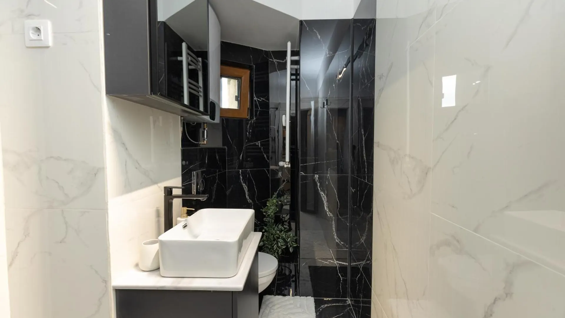 Fountain Bloom Apartment Bucureşti 0*,  România